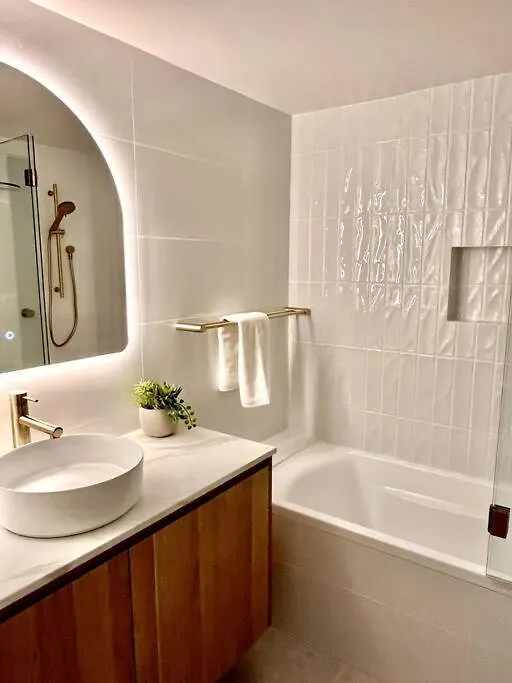 Spirit On Sunshine, Interior Designed At Beach 阳光海岸 公寓